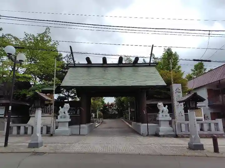 北見神社の山門・神門