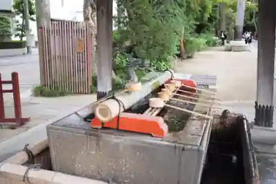 越ヶ谷久伊豆神社の手水舎