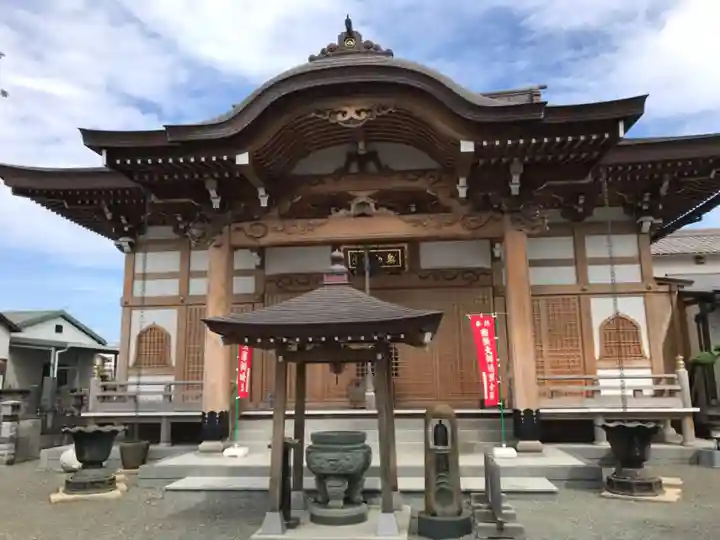 泉蔵院の本殿・本堂