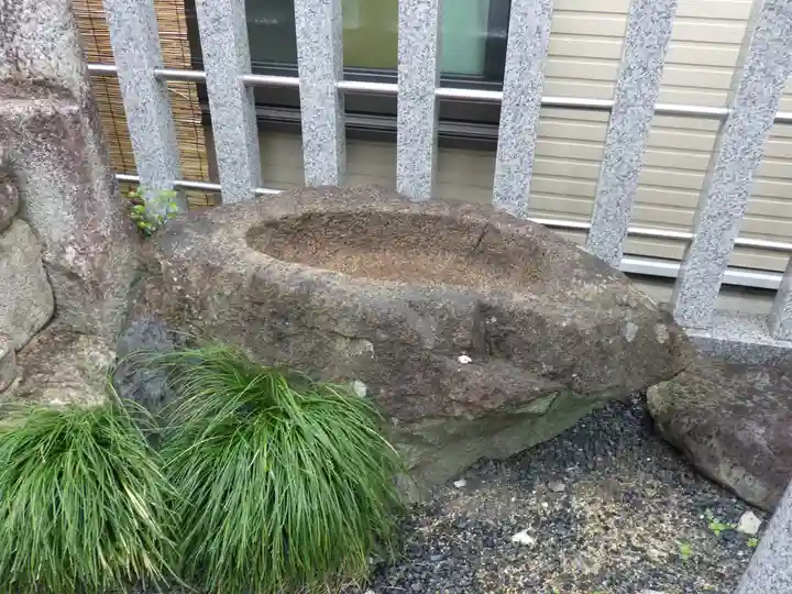 合槌稲荷大明神の手水舎