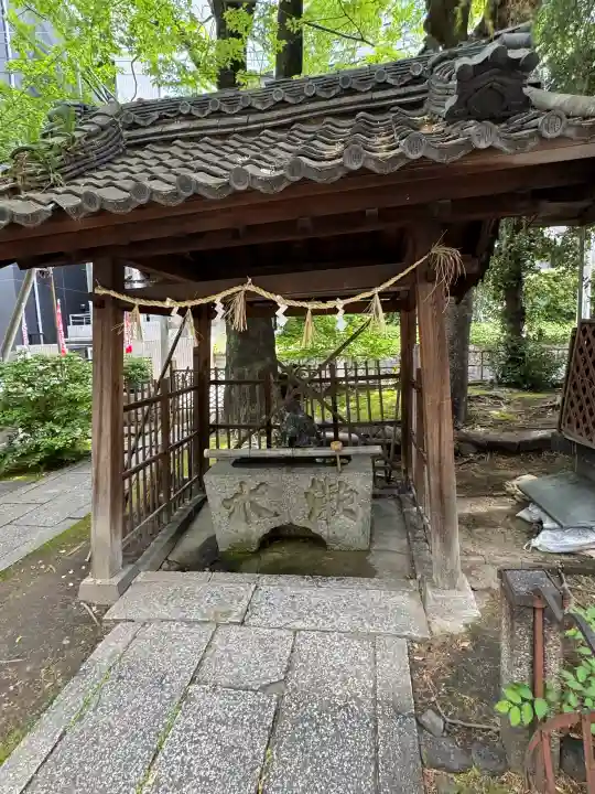 神明社の{uncategorized: "未分類", other: "その他", undefined: "問題あり", building: "その他建物", grave: "お墓", sacred_gate: "鳥居", guardian: "狛犬", statue: "像", buddha: "仏像", history: "歴史", nature: "自然", garden: "庭園", animal: "動物", pagoda: "塔", temizu: "手水舎", mountain_gate: "山門・神門", sanctuary: "本殿・本堂", subordinate: "末社・摂社", art: "芸術", scenery: "景色", jizo: "地蔵", ema: "絵馬", goshuin: "御朱印", omikuji: "おみくじ", items: "授与品その他", amulet: "お守り", goshuincho: "御朱印帳", eats: "食事", festival: "お祭り", votive_dance: "神楽", shichigosan: "七五三参", wedding: "結婚式", experience: "体験その他", initially: "初詣", around: "周辺", anti_infection: "感染症対策"}