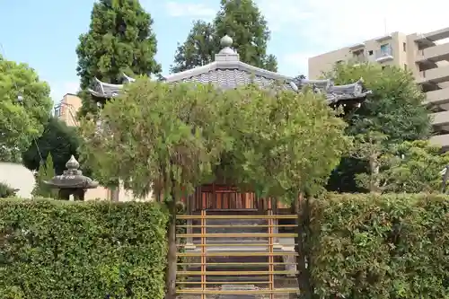 洞泉寺の本殿