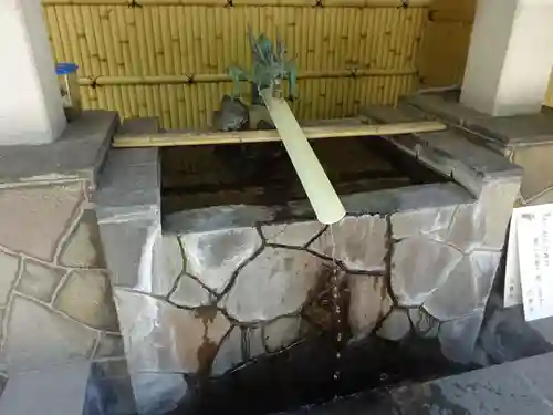 銀杏岡八幡神社の手水舎