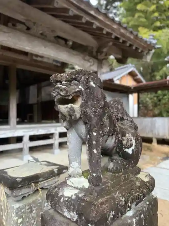 糸島市宇美八幡宮の{uncategorized: "未分類", other: "その他", undefined: "問題あり", building: "その他建物", grave: "お墓", sacred_gate: "鳥居", guardian: "狛犬", statue: "像", buddha: "仏像", history: "歴史", nature: "自然", garden: "庭園", animal: "動物", pagoda: "塔", temizu: "手水舎", mountain_gate: "山門・神門", sanctuary: "本殿・本堂", subordinate: "末社・摂社", art: "芸術", scenery: "景色", jizo: "地蔵", ema: "絵馬", goshuin: "御朱印", omikuji: "おみくじ", items: "授与品その他", amulet: "お守り", goshuincho: "御朱印帳", eats: "食事", festival: "お祭り", votive_dance: "神楽", shichigosan: "七五三参", wedding: "結婚式", experience: "体験その他", initially: "初詣", around: "周辺", anti_infection: "感染症対策"}