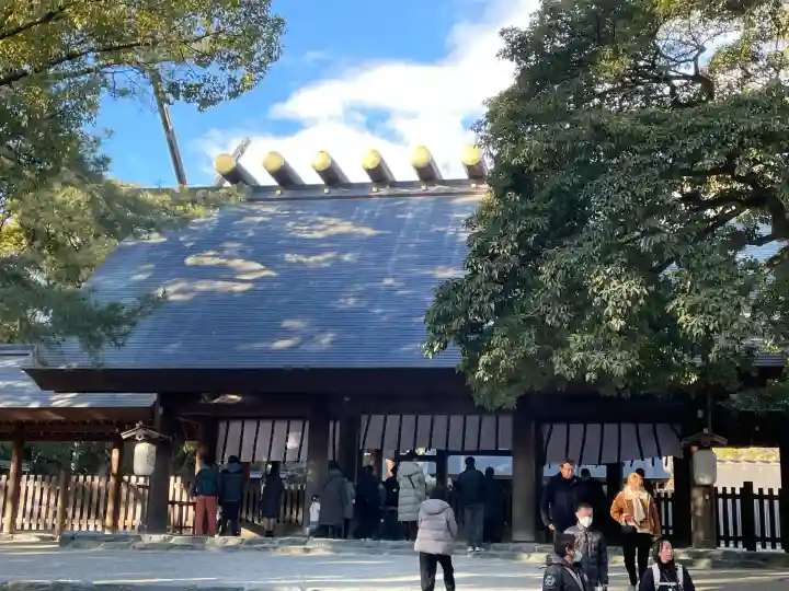 熱田神宮の{uncategorized: "未分類", other: "その他", undefined: "問題あり", building: "その他建物", grave: "お墓", sacred_gate: "鳥居", guardian: "狛犬", statue: "像", buddha: "仏像", history: "歴史", nature: "自然", garden: "庭園", animal: "動物", pagoda: "塔", temizu: "手水舎", mountain_gate: "山門・神門", sanctuary: "本殿・本堂", subordinate: "末社・摂社", art: "芸術", scenery: "景色", jizo: "地蔵", ema: "絵馬", goshuin: "御朱印", omikuji: "おみくじ", items: "授与品その他", amulet: "お守り", goshuincho: "御朱印帳", eats: "食事", festival: "お祭り", votive_dance: "神楽", shichigosan: "七五三参", wedding: "結婚式", experience: "体験その他", initially: "初詣", around: "周辺", anti_infection: "感染症対策"}