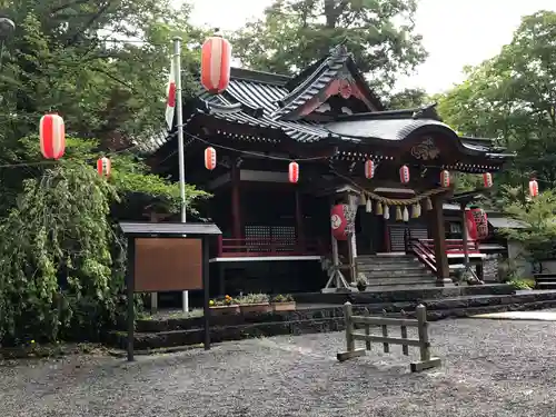 山中諏訪神社の本殿