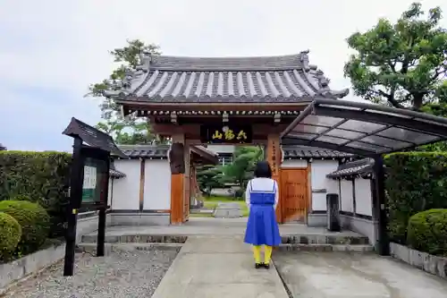 観音寺（北名古屋）の山門・神門