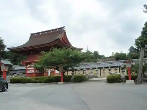 美濃國一宮　南宮大社の山門・神門
