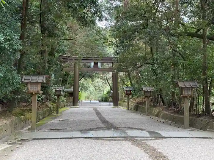 石上神宮の{uncategorized: "未分類", other: "その他", undefined: "問題あり", building: "その他建物", grave: "お墓", sacred_gate: "鳥居", guardian: "狛犬", statue: "像", buddha: "仏像", history: "歴史", nature: "自然", garden: "庭園", animal: "動物", pagoda: "塔", temizu: "手水舎", mountain_gate: "山門・神門", sanctuary: "本殿・本堂", subordinate: "末社・摂社", art: "芸術", scenery: "景色", jizo: "地蔵", ema: "絵馬", goshuin: "御朱印", omikuji: "おみくじ", items: "授与品その他", amulet: "お守り", goshuincho: "御朱印帳", eats: "食事", festival: "お祭り", votive_dance: "神楽", shichigosan: "七五三参", wedding: "結婚式", experience: "体験その他", initially: "初詣", around: "周辺", anti_infection: "感染症対策"}