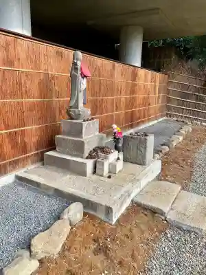 明王院（満願寺別院）の{uncategorized: "未分類", other: "その他", undefined: "問題あり", building: "その他建物", grave: "お墓", sacred_gate: "鳥居", guardian: "狛犬", statue: "像", buddha: "仏像", history: "歴史", nature: "自然", garden: "庭園", animal: "動物", pagoda: "塔", temizu: "手水舎", mountain_gate: "山門・神門", sanctuary: "本殿・本堂", subordinate: "末社・摂社", art: "芸術", scenery: "景色", jizo: "地蔵", ema: "絵馬", goshuin: "御朱印", omikuji: "おみくじ", items: "授与品その他", amulet: "お守り", goshuincho: "御朱印帳", eats: "食事", festival: "お祭り", votive_dance: "神楽", shichigosan: "七五三参", wedding: "結婚式", experience: "体験その他", initially: "初詣", around: "周辺", anti_infection: "感染症対策"}