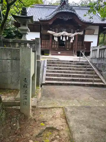 諸山積神社の{uncategorized: "未分類", other: "その他", undefined: "問題あり", building: "その他建物", grave: "お墓", sacred_gate: "鳥居", guardian: "狛犬", statue: "像", buddha: "仏像", history: "歴史", nature: "自然", garden: "庭園", animal: "動物", pagoda: "塔", temizu: "手水舎", mountain_gate: "山門・神門", sanctuary: "本殿・本堂", subordinate: "末社・摂社", art: "芸術", scenery: "景色", jizo: "地蔵", ema: "絵馬", goshuin: "御朱印", omikuji: "おみくじ", items: "授与品その他", amulet: "お守り", goshuincho: "御朱印帳", eats: "食事", festival: "お祭り", votive_dance: "神楽", shichigosan: "七五三参", wedding: "結婚式", experience: "体験その他", initially: "初詣", around: "周辺", anti_infection: "感染症対策"}