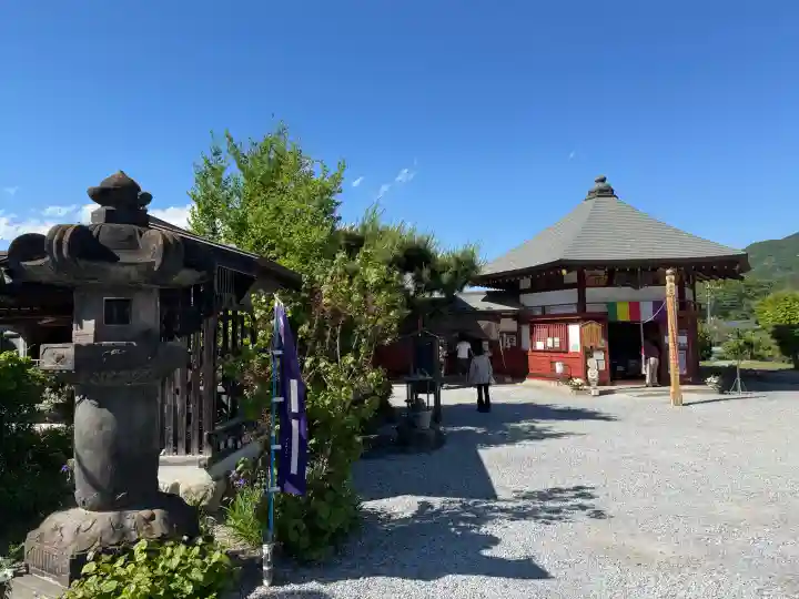 明智寺の{uncategorized: "未分類", other: "その他", undefined: "問題あり", building: "その他建物", grave: "お墓", sacred_gate: "鳥居", guardian: "狛犬", statue: "像", buddha: "仏像", history: "歴史", nature: "自然", garden: "庭園", animal: "動物", pagoda: "塔", temizu: "手水舎", mountain_gate: "山門・神門", sanctuary: "本殿・本堂", subordinate: "末社・摂社", art: "芸術", scenery: "景色", jizo: "地蔵", ema: "絵馬", goshuin: "御朱印", omikuji: "おみくじ", items: "授与品その他", amulet: "お守り", goshuincho: "御朱印帳", eats: "食事", festival: "お祭り", votive_dance: "神楽", shichigosan: "七五三参", wedding: "結婚式", experience: "体験その他", initially: "初詣", around: "周辺", anti_infection: "感染症対策"}