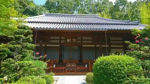 伊勢寺の本殿・本堂