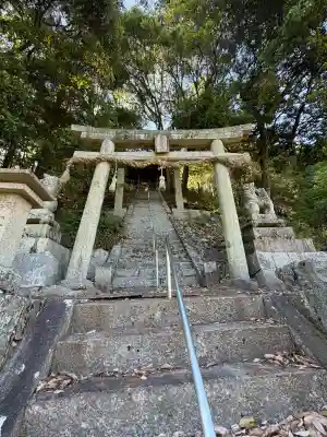 房丸神社の{uncategorized: "未分類", other: "その他", undefined: "問題あり", building: "その他建物", grave: "お墓", sacred_gate: "鳥居", guardian: "狛犬", statue: "像", buddha: "仏像", history: "歴史", nature: "自然", garden: "庭園", animal: "動物", pagoda: "塔", temizu: "手水舎", mountain_gate: "山門・神門", sanctuary: "本殿・本堂", subordinate: "末社・摂社", art: "芸術", scenery: "景色", jizo: "地蔵", ema: "絵馬", goshuin: "御朱印", omikuji: "おみくじ", items: "授与品その他", amulet: "お守り", goshuincho: "御朱印帳", eats: "食事", festival: "お祭り", votive_dance: "神楽", shichigosan: "七五三参", wedding: "結婚式", experience: "体験その他", initially: "初詣", around: "周辺", anti_infection: "感染症対策"}