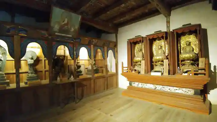 成身院 百体観音堂(さざえ堂)(埼玉県)