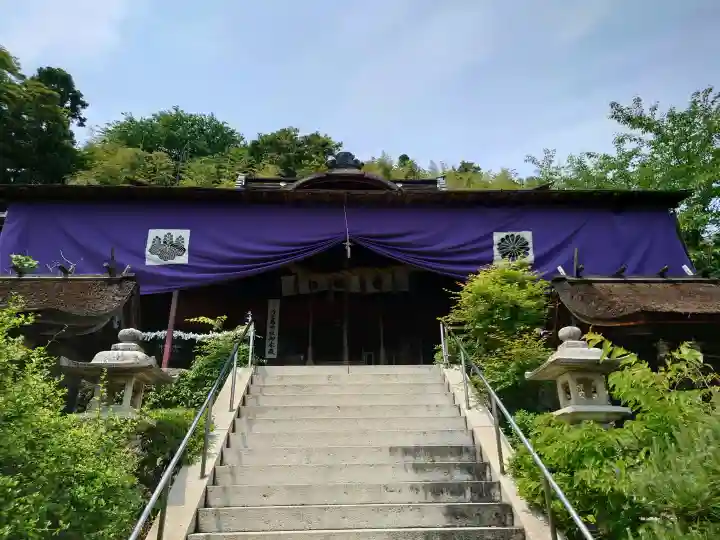 竹生島神社(都久夫須麻神社)の{uncategorized: "未分類", other: "その他", undefined: "問題あり", building: "その他建物", grave: "お墓", sacred_gate: "鳥居", guardian: "狛犬", statue: "像", buddha: "仏像", history: "歴史", nature: "自然", garden: "庭園", animal: "動物", pagoda: "塔", temizu: "手水舎", mountain_gate: "山門・神門", sanctuary: "本殿・本堂", subordinate: "末社・摂社", art: "芸術", scenery: "景色", jizo: "地蔵", ema: "絵馬", goshuin: "御朱印", omikuji: "おみくじ", items: "授与品その他", amulet: "お守り", goshuincho: "御朱印帳", eats: "食事", festival: "お祭り", votive_dance: "神楽", shichigosan: "七五三参", wedding: "結婚式", experience: "体験その他", initially: "初詣", around: "周辺", anti_infection: "感染症対策"}