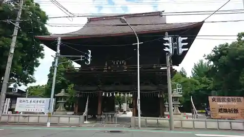 鳥海月山両所宮の山門