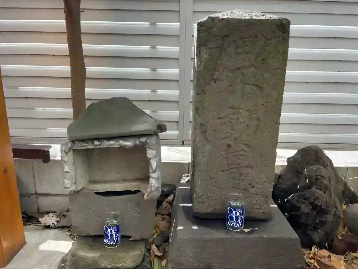 三峯神社の{uncategorized: "未分類", other: "その他", undefined: "問題あり", building: "その他建物", grave: "お墓", sacred_gate: "鳥居", guardian: "狛犬", statue: "像", buddha: "仏像", history: "歴史", nature: "自然", garden: "庭園", animal: "動物", pagoda: "塔", temizu: "手水舎", mountain_gate: "山門・神門", sanctuary: "本殿・本堂", subordinate: "末社・摂社", art: "芸術", scenery: "景色", jizo: "地蔵", ema: "絵馬", goshuin: "御朱印", omikuji: "おみくじ", items: "授与品その他", amulet: "お守り", goshuincho: "御朱印帳", eats: "食事", festival: "お祭り", votive_dance: "神楽", shichigosan: "七五三参", wedding: "結婚式", experience: "体験その他", initially: "初詣", around: "周辺", anti_infection: "感染症対策"}