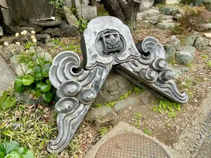 本寿寺の{uncategorized: "未分類", other: "その他", undefined: "問題あり", building: "その他建物", grave: "お墓", sacred_gate: "鳥居", guardian: "狛犬", statue: "像", buddha: "仏像", history: "歴史", nature: "自然", garden: "庭園", animal: "動物", pagoda: "塔", temizu: "手水舎", mountain_gate: "山門・神門", sanctuary: "本殿・本堂", subordinate: "末社・摂社", art: "芸術", scenery: "景色", jizo: "地蔵", ema: "絵馬", goshuin: "御朱印", omikuji: "おみくじ", items: "授与品その他", amulet: "お守り", goshuincho: "御朱印帳", eats: "食事", festival: "お祭り", votive_dance: "神楽", shichigosan: "七五三参", wedding: "結婚式", experience: "体験その他", initially: "初詣", around: "周辺", anti_infection: "感染症対策"}