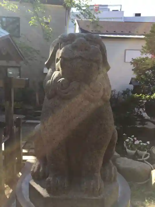 湊稲荷神社の狛犬