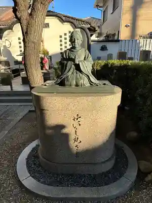 甘露寺の像