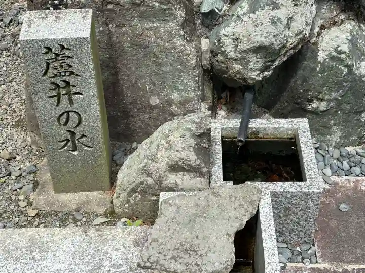 五百井神社の{uncategorized: "未分類", other: "その他", undefined: "問題あり", building: "その他建物", grave: "お墓", sacred_gate: "鳥居", guardian: "狛犬", statue: "像", buddha: "仏像", history: "歴史", nature: "自然", garden: "庭園", animal: "動物", pagoda: "塔", temizu: "手水舎", mountain_gate: "山門・神門", sanctuary: "本殿・本堂", subordinate: "末社・摂社", art: "芸術", scenery: "景色", jizo: "地蔵", ema: "絵馬", goshuin: "御朱印", omikuji: "おみくじ", items: "授与品その他", amulet: "お守り", goshuincho: "御朱印帳", eats: "食事", festival: "お祭り", votive_dance: "神楽", shichigosan: "七五三参", wedding: "結婚式", experience: "体験その他", initially: "初詣", around: "周辺", anti_infection: "感染症対策"}