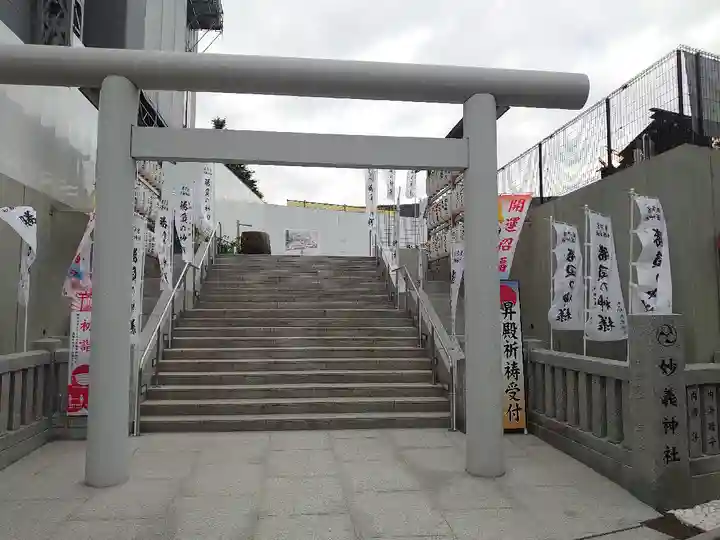 駒込妙義神社の鳥居