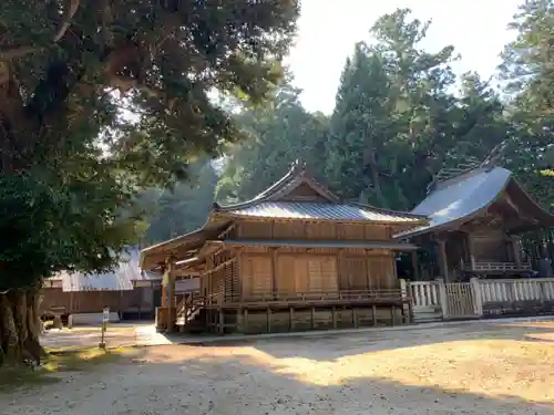 稲田神社の本殿