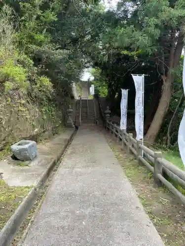 蠶養神社の{uncategorized: "未分類", other: "その他", undefined: "問題あり", building: "その他建物", grave: "お墓", sacred_gate: "鳥居", guardian: "狛犬", statue: "像", buddha: "仏像", history: "歴史", nature: "自然", garden: "庭園", animal: "動物", pagoda: "塔", temizu: "手水舎", mountain_gate: "山門・神門", sanctuary: "本殿・本堂", subordinate: "末社・摂社", art: "芸術", scenery: "景色", jizo: "地蔵", ema: "絵馬", goshuin: "御朱印", omikuji: "おみくじ", items: "授与品その他", amulet: "お守り", goshuincho: "御朱印帳", eats: "食事", festival: "お祭り", votive_dance: "神楽", shichigosan: "七五三参", wedding: "結婚式", experience: "体験その他", initially: "初詣", around: "周辺", anti_infection: "感染症対策"}