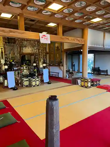 法話と天井絵の寺　観音寺の本殿・本堂