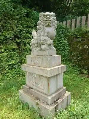 神明神社（村国）の狛犬