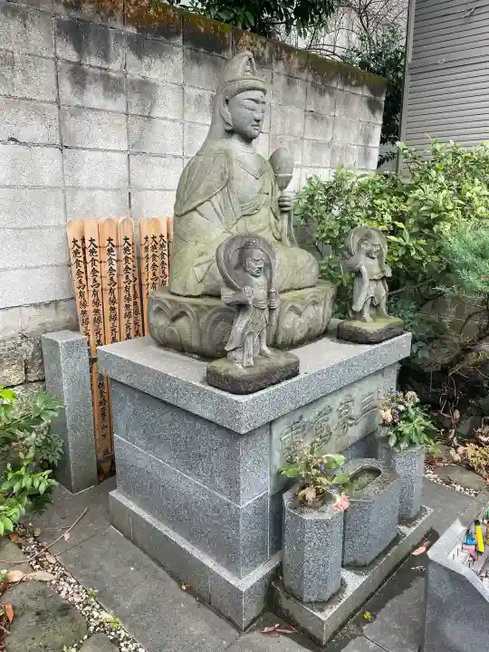 豊川稲荷分霊社の{uncategorized: "未分類", other: "その他", undefined: "問題あり", building: "その他建物", grave: "お墓", sacred_gate: "鳥居", guardian: "狛犬", statue: "像", buddha: "仏像", history: "歴史", nature: "自然", garden: "庭園", animal: "動物", pagoda: "塔", temizu: "手水舎", mountain_gate: "山門・神門", sanctuary: "本殿・本堂", subordinate: "末社・摂社", art: "芸術", scenery: "景色", jizo: "地蔵", ema: "絵馬", goshuin: "御朱印", omikuji: "おみくじ", items: "授与品その他", amulet: "お守り", goshuincho: "御朱印帳", eats: "食事", festival: "お祭り", votive_dance: "神楽", shichigosan: "七五三参", wedding: "結婚式", experience: "体験その他", initially: "初詣", around: "周辺", anti_infection: "感染症対策"}