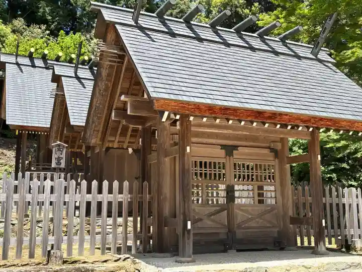 山口大神宮の{uncategorized: "未分類", other: "その他", undefined: "問題あり", building: "その他建物", grave: "お墓", sacred_gate: "鳥居", guardian: "狛犬", statue: "像", buddha: "仏像", history: "歴史", nature: "自然", garden: "庭園", animal: "動物", pagoda: "塔", temizu: "手水舎", mountain_gate: "山門・神門", sanctuary: "本殿・本堂", subordinate: "末社・摂社", art: "芸術", scenery: "景色", jizo: "地蔵", ema: "絵馬", goshuin: "御朱印", omikuji: "おみくじ", items: "授与品その他", amulet: "お守り", goshuincho: "御朱印帳", eats: "食事", festival: "お祭り", votive_dance: "神楽", shichigosan: "七五三参", wedding: "結婚式", experience: "体験その他", initially: "初詣", around: "周辺", anti_infection: "感染症対策"}
