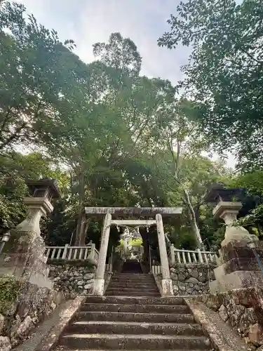 須佐神社の{uncategorized: "未分類", other: "その他", undefined: "問題あり", building: "その他建物", grave: "お墓", sacred_gate: "鳥居", guardian: "狛犬", statue: "像", buddha: "仏像", history: "歴史", nature: "自然", garden: "庭園", animal: "動物", pagoda: "塔", temizu: "手水舎", mountain_gate: "山門・神門", sanctuary: "本殿・本堂", subordinate: "末社・摂社", art: "芸術", scenery: "景色", jizo: "地蔵", ema: "絵馬", goshuin: "御朱印", omikuji: "おみくじ", items: "授与品その他", amulet: "お守り", goshuincho: "御朱印帳", eats: "食事", festival: "お祭り", votive_dance: "神楽", shichigosan: "七五三参", wedding: "結婚式", experience: "体験その他", initially: "初詣", around: "周辺", anti_infection: "感染症対策"}