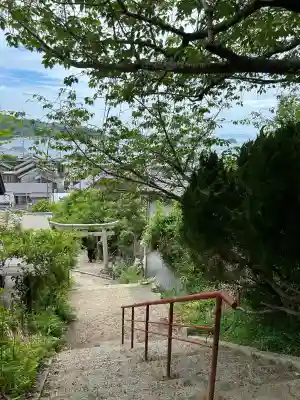 天神社の{uncategorized: "未分類", other: "その他", undefined: "問題あり", building: "その他建物", grave: "お墓", sacred_gate: "鳥居", guardian: "狛犬", statue: "像", buddha: "仏像", history: "歴史", nature: "自然", garden: "庭園", animal: "動物", pagoda: "塔", temizu: "手水舎", mountain_gate: "山門・神門", sanctuary: "本殿・本堂", subordinate: "末社・摂社", art: "芸術", scenery: "景色", jizo: "地蔵", ema: "絵馬", goshuin: "御朱印", omikuji: "おみくじ", items: "授与品その他", amulet: "お守り", goshuincho: "御朱印帳", eats: "食事", festival: "お祭り", votive_dance: "神楽", shichigosan: "七五三参", wedding: "結婚式", experience: "体験その他", initially: "初詣", around: "周辺", anti_infection: "感染症対策"}