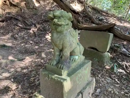 神社(名称不明)の狛犬