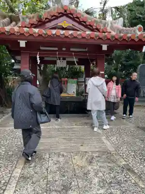 波上宮の{uncategorized: "未分類", other: "その他", undefined: "問題あり", building: "その他建物", grave: "お墓", sacred_gate: "鳥居", guardian: "狛犬", statue: "像", buddha: "仏像", history: "歴史", nature: "自然", garden: "庭園", animal: "動物", pagoda: "塔", temizu: "手水舎", mountain_gate: "山門・神門", sanctuary: "本殿・本堂", subordinate: "末社・摂社", art: "芸術", scenery: "景色", jizo: "地蔵", ema: "絵馬", goshuin: "御朱印", omikuji: "おみくじ", items: "授与品その他", amulet: "お守り", goshuincho: "御朱印帳", eats: "食事", festival: "お祭り", votive_dance: "神楽", shichigosan: "七五三参", wedding: "結婚式", experience: "体験その他", initially: "初詣", around: "周辺", anti_infection: "感染症対策"}