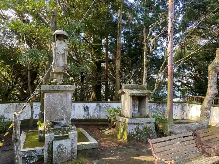 千光寺の{uncategorized: "未分類", other: "その他", undefined: "問題あり", building: "その他建物", grave: "お墓", sacred_gate: "鳥居", guardian: "狛犬", statue: "像", buddha: "仏像", history: "歴史", nature: "自然", garden: "庭園", animal: "動物", pagoda: "塔", temizu: "手水舎", mountain_gate: "山門・神門", sanctuary: "本殿・本堂", subordinate: "末社・摂社", art: "芸術", scenery: "景色", jizo: "地蔵", ema: "絵馬", goshuin: "御朱印", omikuji: "おみくじ", items: "授与品その他", amulet: "お守り", goshuincho: "御朱印帳", eats: "食事", festival: "お祭り", votive_dance: "神楽", shichigosan: "七五三参", wedding: "結婚式", experience: "体験その他", initially: "初詣", around: "周辺", anti_infection: "感染症対策"}