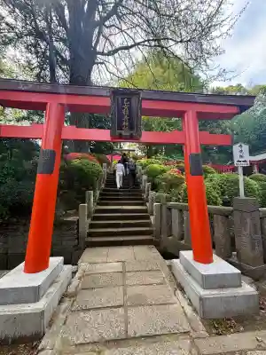根津神社の{uncategorized: "未分類", other: "その他", undefined: "問題あり", building: "その他建物", grave: "お墓", sacred_gate: "鳥居", guardian: "狛犬", statue: "像", buddha: "仏像", history: "歴史", nature: "自然", garden: "庭園", animal: "動物", pagoda: "塔", temizu: "手水舎", mountain_gate: "山門・神門", sanctuary: "本殿・本堂", subordinate: "末社・摂社", art: "芸術", scenery: "景色", jizo: "地蔵", ema: "絵馬", goshuin: "御朱印", omikuji: "おみくじ", items: "授与品その他", amulet: "お守り", goshuincho: "御朱印帳", eats: "食事", festival: "お祭り", votive_dance: "神楽", shichigosan: "七五三参", wedding: "結婚式", experience: "体験その他", initially: "初詣", around: "周辺", anti_infection: "感染症対策"}