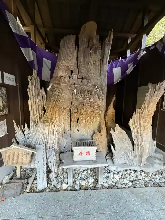 神明神社(石神さん)の{uncategorized: "未分類", other: "その他", undefined: "問題あり", building: "その他建物", grave: "お墓", sacred_gate: "鳥居", guardian: "狛犬", statue: "像", buddha: "仏像", history: "歴史", nature: "自然", garden: "庭園", animal: "動物", pagoda: "塔", temizu: "手水舎", mountain_gate: "山門・神門", sanctuary: "本殿・本堂", subordinate: "末社・摂社", art: "芸術", scenery: "景色", jizo: "地蔵", ema: "絵馬", goshuin: "御朱印", omikuji: "おみくじ", items: "授与品その他", amulet: "お守り", goshuincho: "御朱印帳", eats: "食事", festival: "お祭り", votive_dance: "神楽", shichigosan: "七五三参", wedding: "結婚式", experience: "体験その他", initially: "初詣", around: "周辺", anti_infection: "感染症対策"}