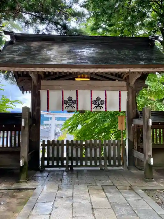 諏訪大社の山門・神門