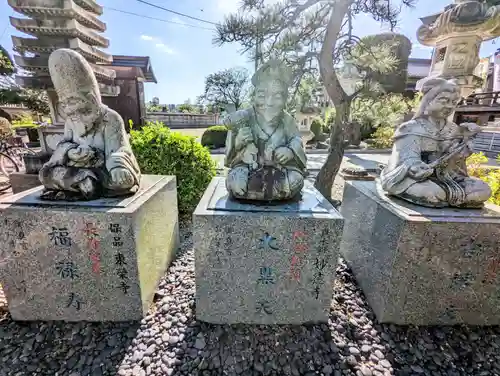 貞福寺の像