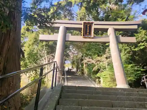 伊豆山神社の{uncategorized: "未分類", other: "その他", undefined: "問題あり", building: "その他建物", grave: "お墓", sacred_gate: "鳥居", guardian: "狛犬", statue: "像", buddha: "仏像", history: "歴史", nature: "自然", garden: "庭園", animal: "動物", pagoda: "塔", temizu: "手水舎", mountain_gate: "山門・神門", sanctuary: "本殿・本堂", subordinate: "末社・摂社", art: "芸術", scenery: "景色", jizo: "地蔵", ema: "絵馬", goshuin: "御朱印", omikuji: "おみくじ", items: "授与品その他", amulet: "お守り", goshuincho: "御朱印帳", eats: "食事", festival: "お祭り", votive_dance: "神楽", shichigosan: "七五三参", wedding: "結婚式", experience: "体験その他", initially: "初詣", around: "周辺", anti_infection: "感染症対策"}