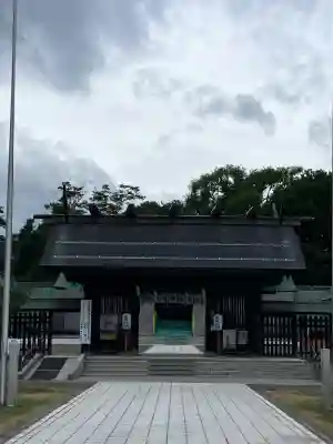 札幌護國神社の山門・神門