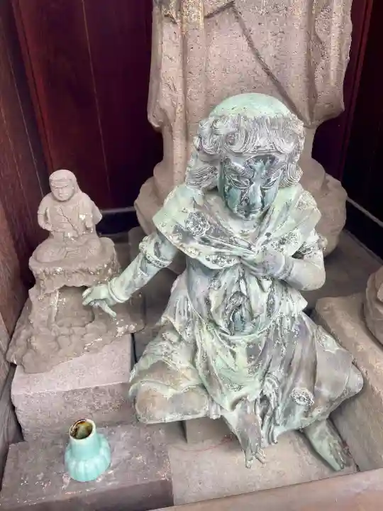 龍泉院の{uncategorized: "未分類", other: "その他", undefined: "問題あり", building: "その他建物", grave: "お墓", sacred_gate: "鳥居", guardian: "狛犬", statue: "像", buddha: "仏像", history: "歴史", nature: "自然", garden: "庭園", animal: "動物", pagoda: "塔", temizu: "手水舎", mountain_gate: "山門・神門", sanctuary: "本殿・本堂", subordinate: "末社・摂社", art: "芸術", scenery: "景色", jizo: "地蔵", ema: "絵馬", goshuin: "御朱印", omikuji: "おみくじ", items: "授与品その他", amulet: "お守り", goshuincho: "御朱印帳", eats: "食事", festival: "お祭り", votive_dance: "神楽", shichigosan: "七五三参", wedding: "結婚式", experience: "体験その他", initially: "初詣", around: "周辺", anti_infection: "感染症対策"}