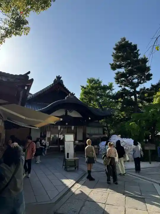 安井金比羅宮の{uncategorized: "未分類", other: "その他", undefined: "問題あり", building: "その他建物", grave: "お墓", sacred_gate: "鳥居", guardian: "狛犬", statue: "像", buddha: "仏像", history: "歴史", nature: "自然", garden: "庭園", animal: "動物", pagoda: "塔", temizu: "手水舎", mountain_gate: "山門・神門", sanctuary: "本殿・本堂", subordinate: "末社・摂社", art: "芸術", scenery: "景色", jizo: "地蔵", ema: "絵馬", goshuin: "御朱印", omikuji: "おみくじ", items: "授与品その他", amulet: "お守り", goshuincho: "御朱印帳", eats: "食事", festival: "お祭り", votive_dance: "神楽", shichigosan: "七五三参", wedding: "結婚式", experience: "体験その他", initially: "初詣", around: "周辺", anti_infection: "感染症対策"}
