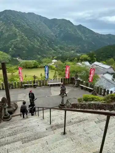 青岸渡寺の{uncategorized: "未分類", other: "その他", undefined: "問題あり", building: "その他建物", grave: "お墓", sacred_gate: "鳥居", guardian: "狛犬", statue: "像", buddha: "仏像", history: "歴史", nature: "自然", garden: "庭園", animal: "動物", pagoda: "塔", temizu: "手水舎", mountain_gate: "山門・神門", sanctuary: "本殿・本堂", subordinate: "末社・摂社", art: "芸術", scenery: "景色", jizo: "地蔵", ema: "絵馬", goshuin: "御朱印", omikuji: "おみくじ", items: "授与品その他", amulet: "お守り", goshuincho: "御朱印帳", eats: "食事", festival: "お祭り", votive_dance: "神楽", shichigosan: "七五三参", wedding: "結婚式", experience: "体験その他", initially: "初詣", around: "周辺", anti_infection: "感染症対策"}