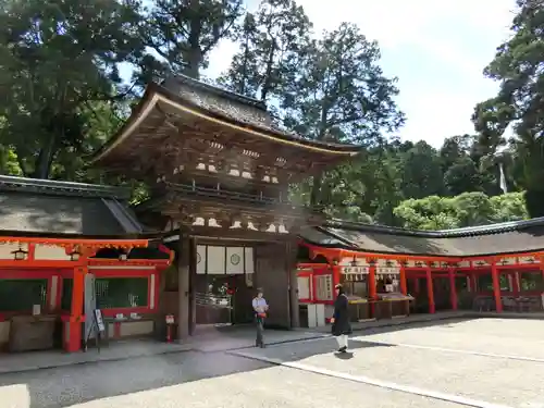 石上神宮の山門