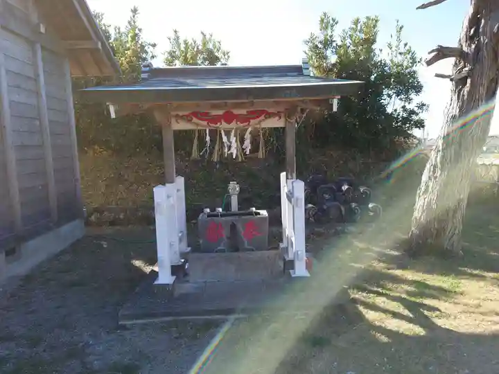 布良崎神社の手水舎