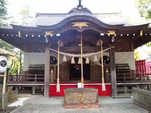 草加神社の本殿